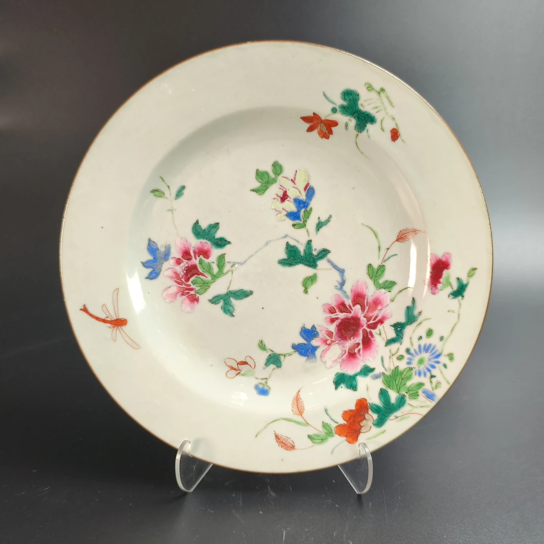 25070024清乾隆粉彩花卉纹赏盘 口径22.6cm A02574