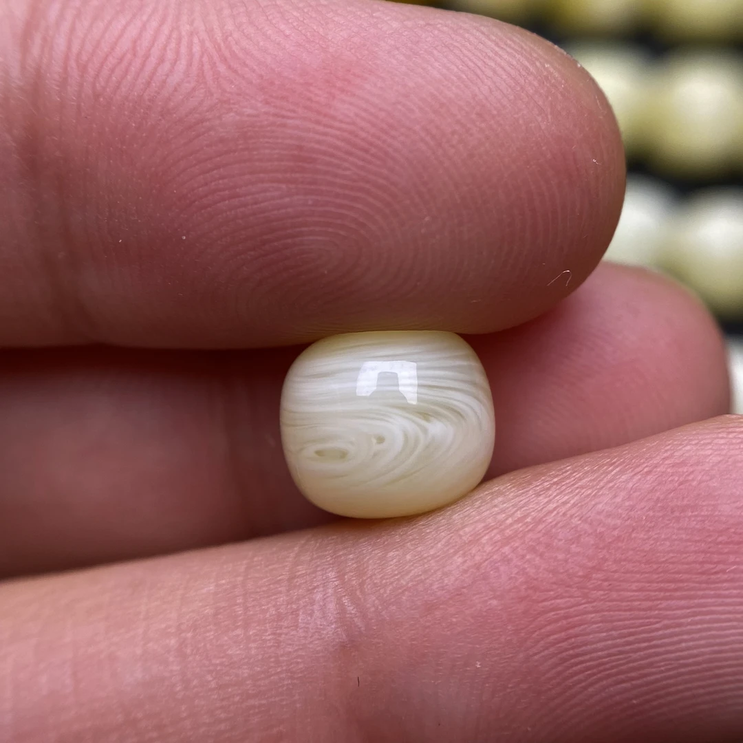 蜜蜡拉丝漩涡老型配饰9.3×8.3mm,拉丝蜜纹无优化杂裂,