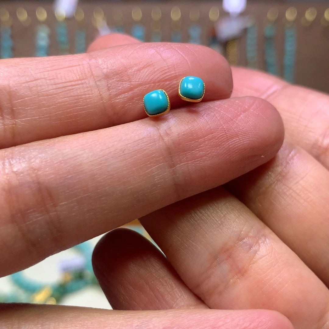 绿松石18K金镶嵌耳钉