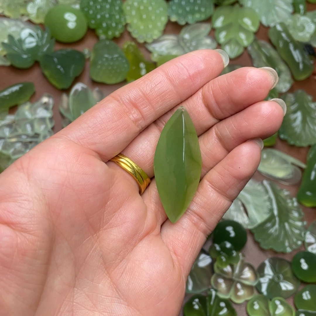 蛇纹石玉合金颈饰