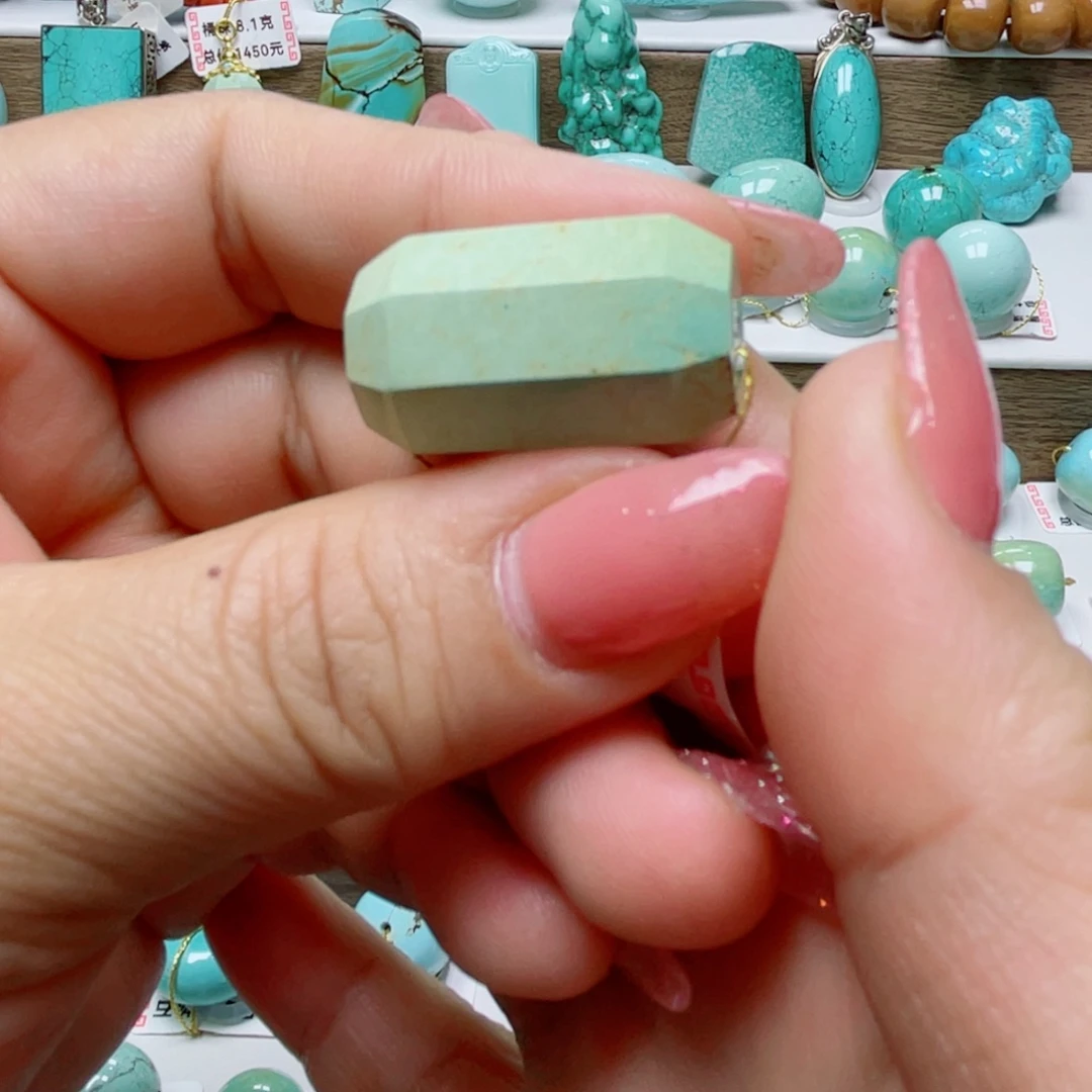 绿松石未镶嵌摆件