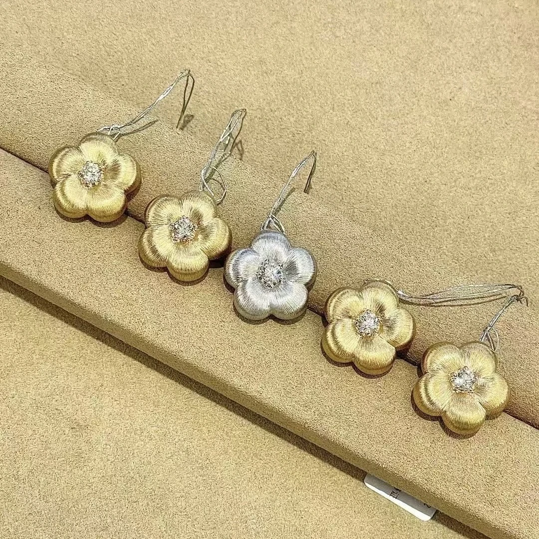 18k金钻石胖花吊坠不含链（多样性发其一）