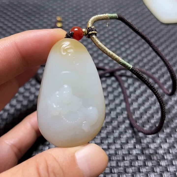 宁****颈饰未镶嵌和田玉（糖玉）
