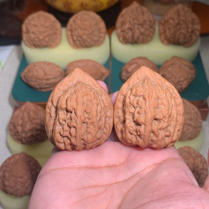 文玩核桃把件赤龙鸡心