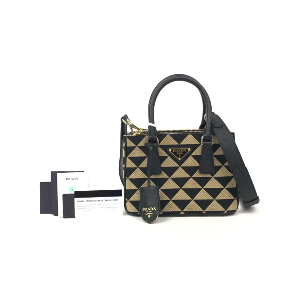 普拉达/包包/95新/市场价22300/251012zb0013