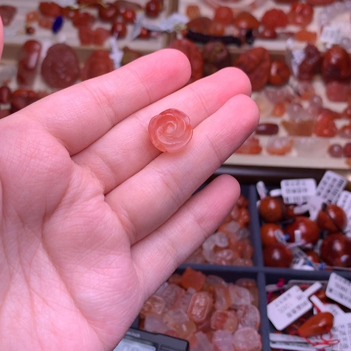 南红玛瑙未镶嵌珠宝半成品玫瑰花