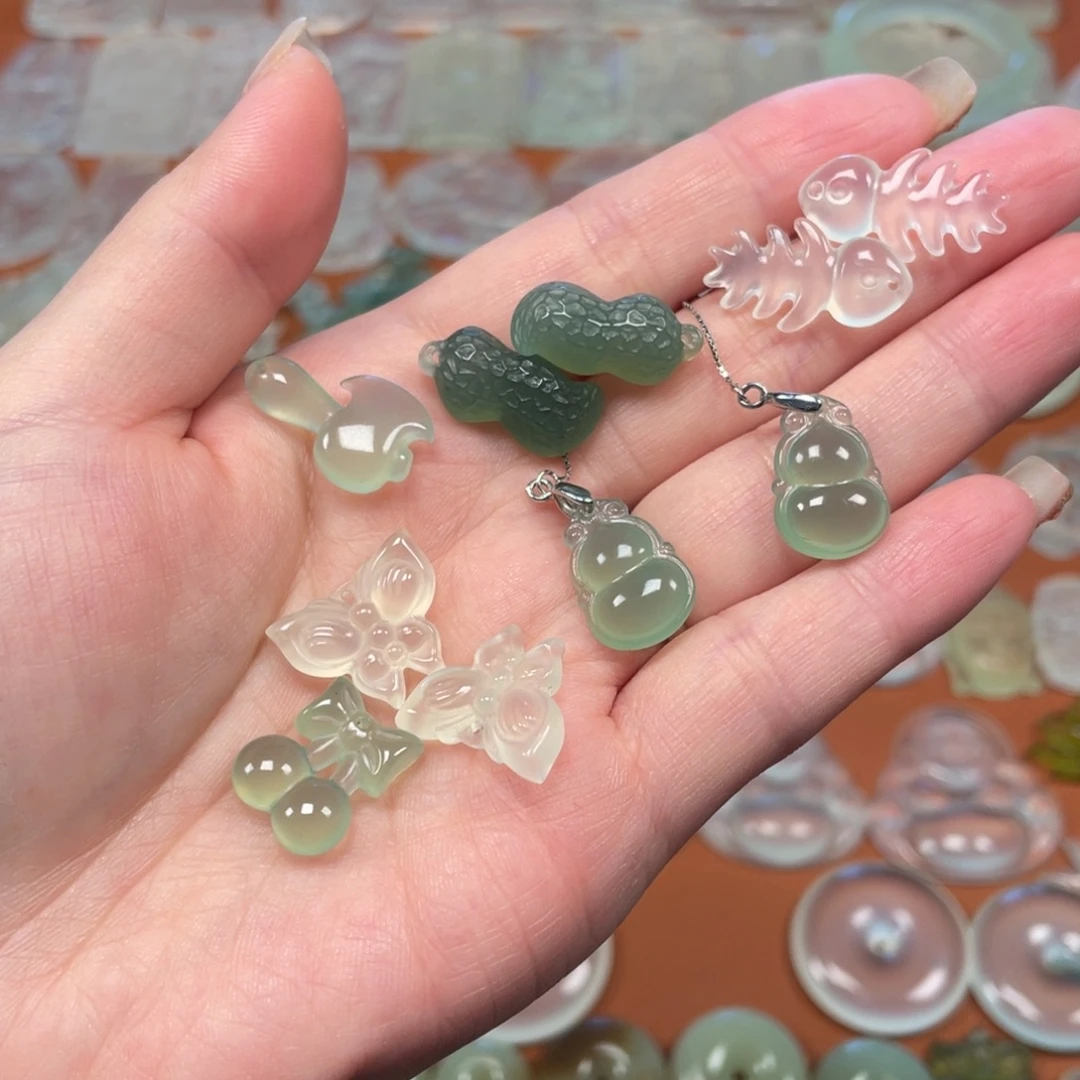 蛇纹石玉未镶嵌颈饰