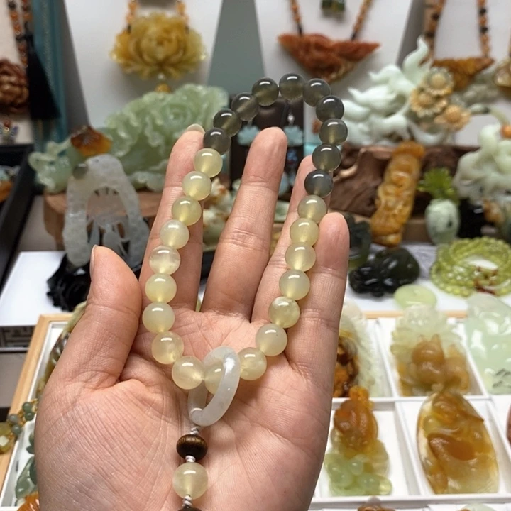 蛇纹石玉未镶嵌手持