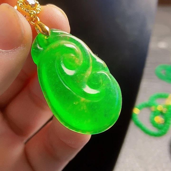 翡翠14K金镶嵌颈饰