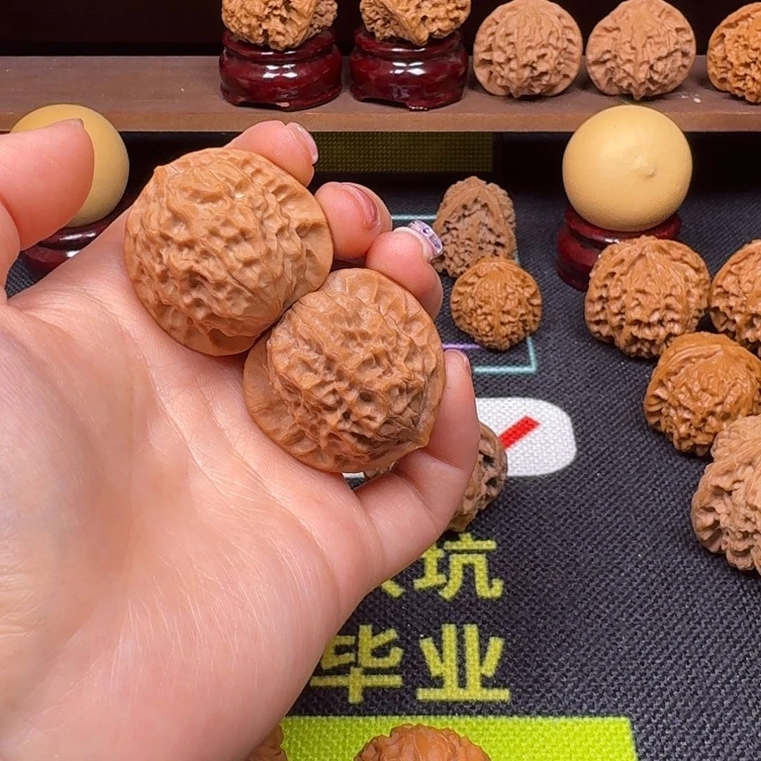 文玩核桃吊坠36瓷娃娃