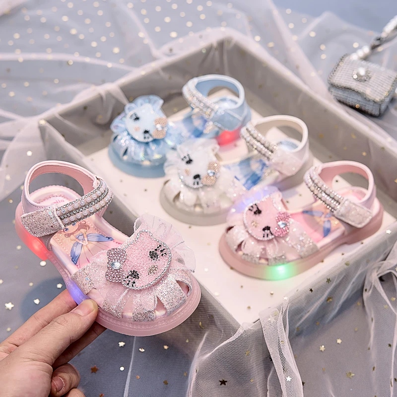 亮灯包头女童凉鞋KT猫公主鞋2025夏季软底防滑宝宝鞋子儿童水晶鞋
