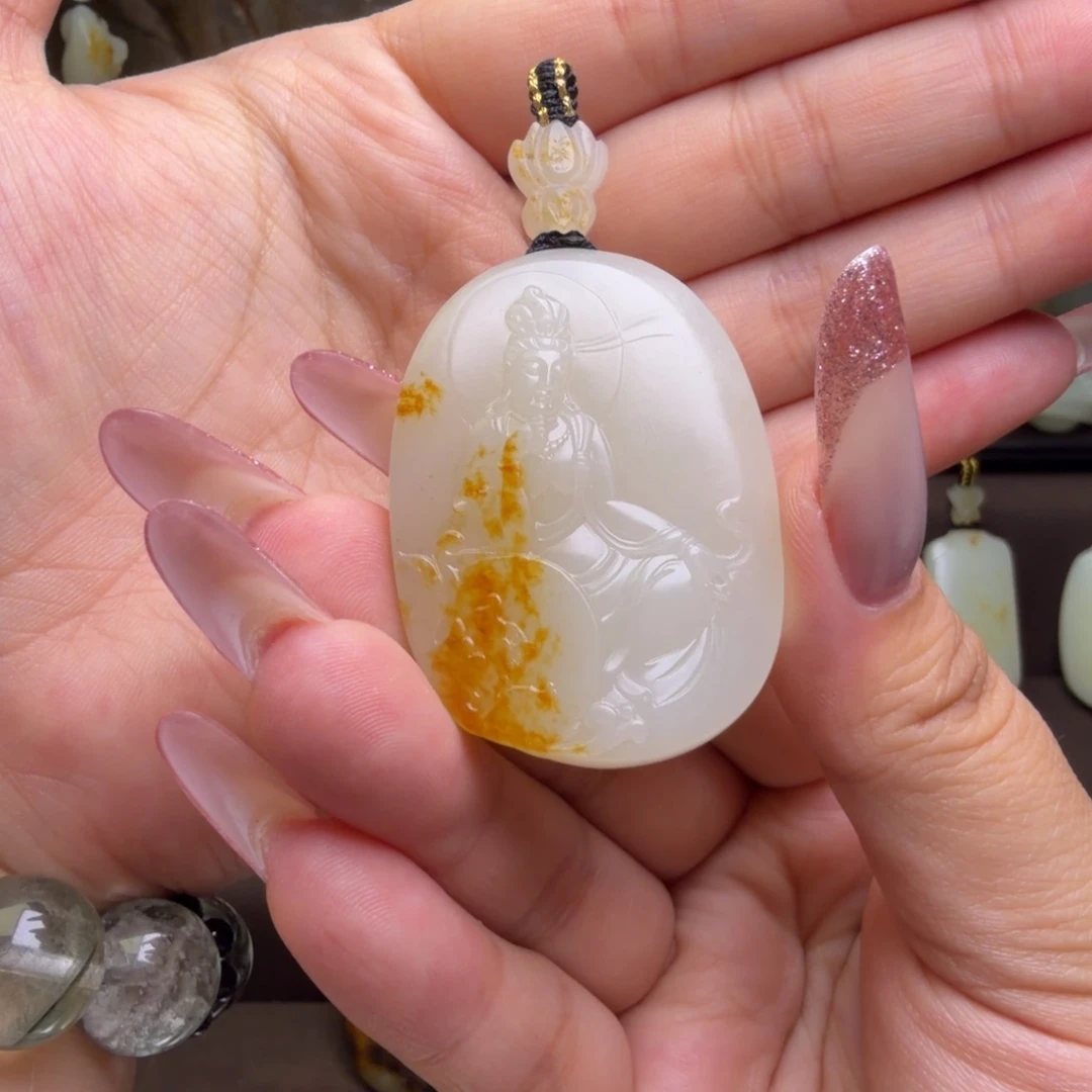 潇***^和田玉未镶嵌颈饰