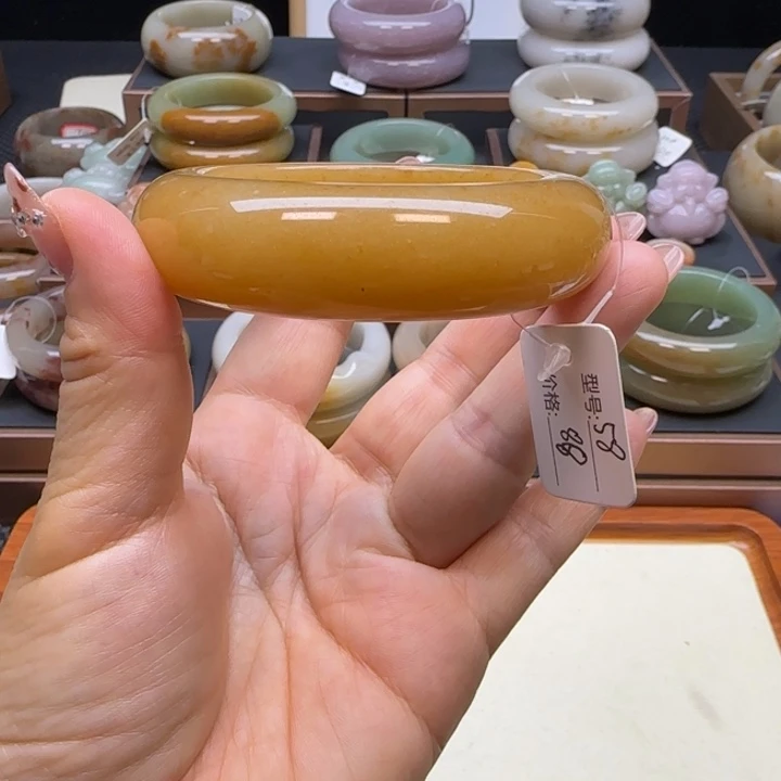 石英岩玉未镶嵌手镯棉