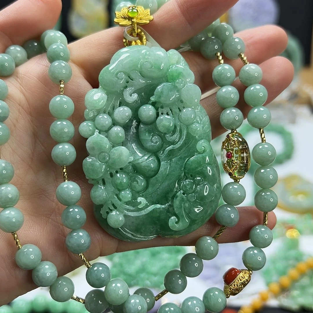 翡翠未镶嵌颈饰吊坠