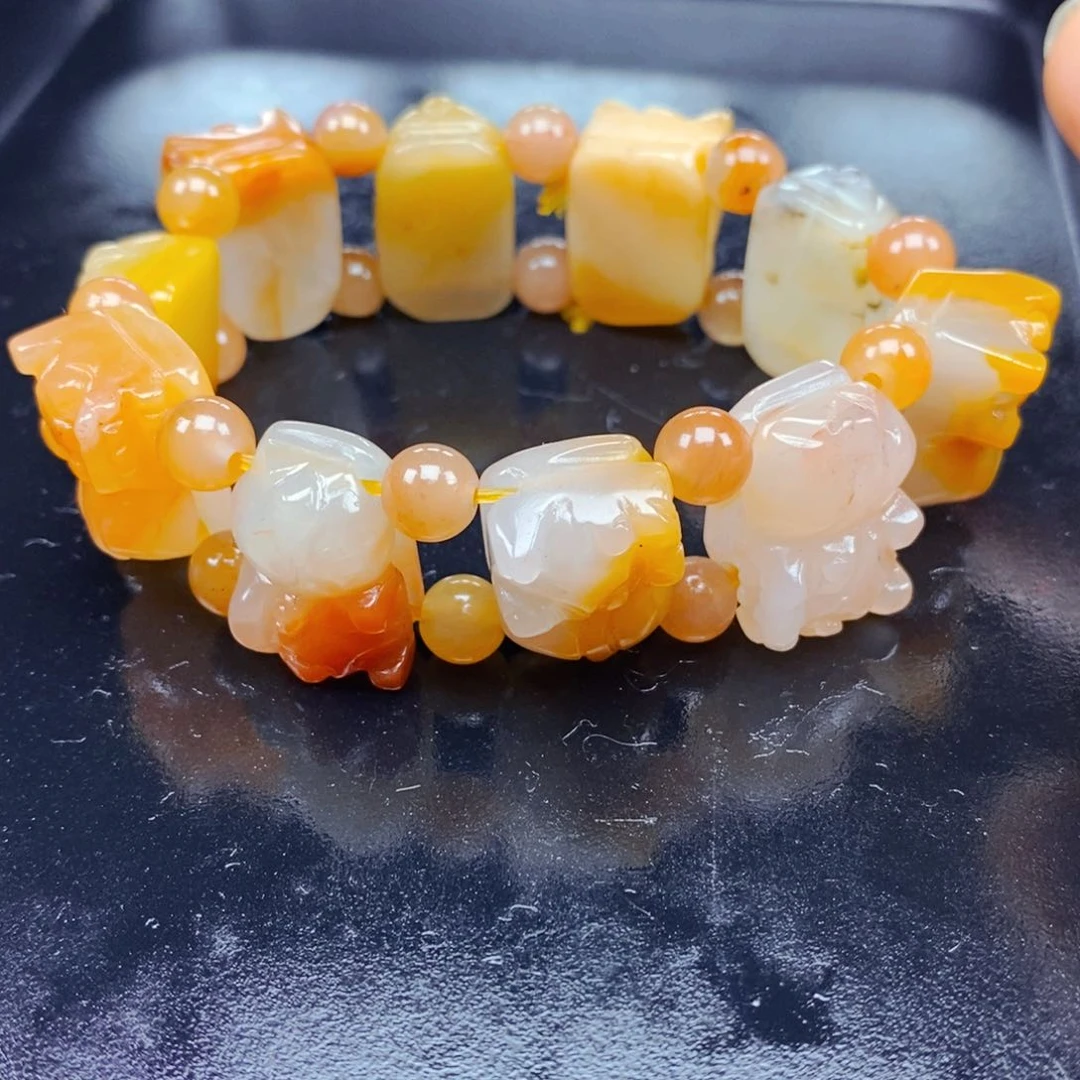 石英质玉（黄龙玉）未镶嵌颈饰