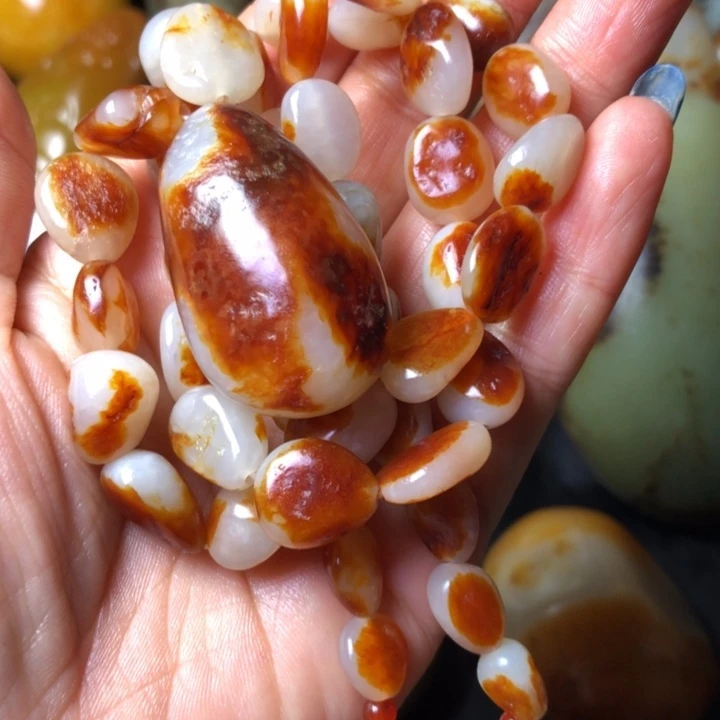 知***止和田玉未镶嵌珠宝奇石