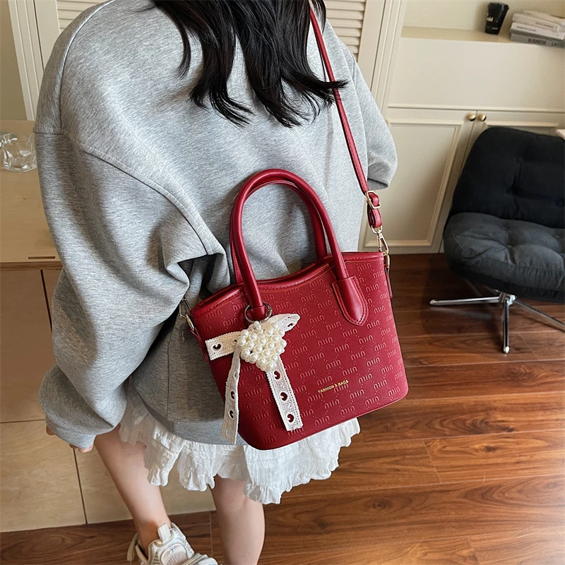 婚包新款高级感手拎包小众斜挎水桶包结婚伴娘新娘包红色结婚包包