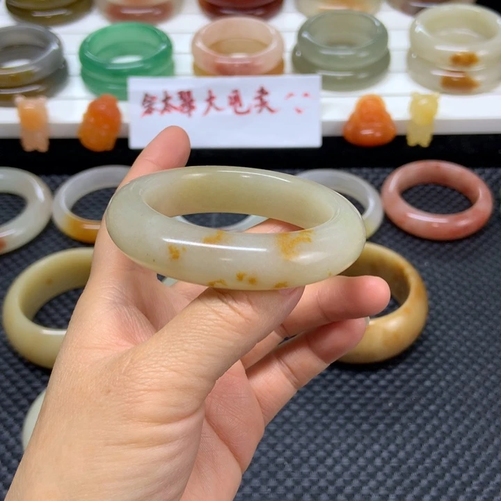 石英质玉未镶嵌手镯