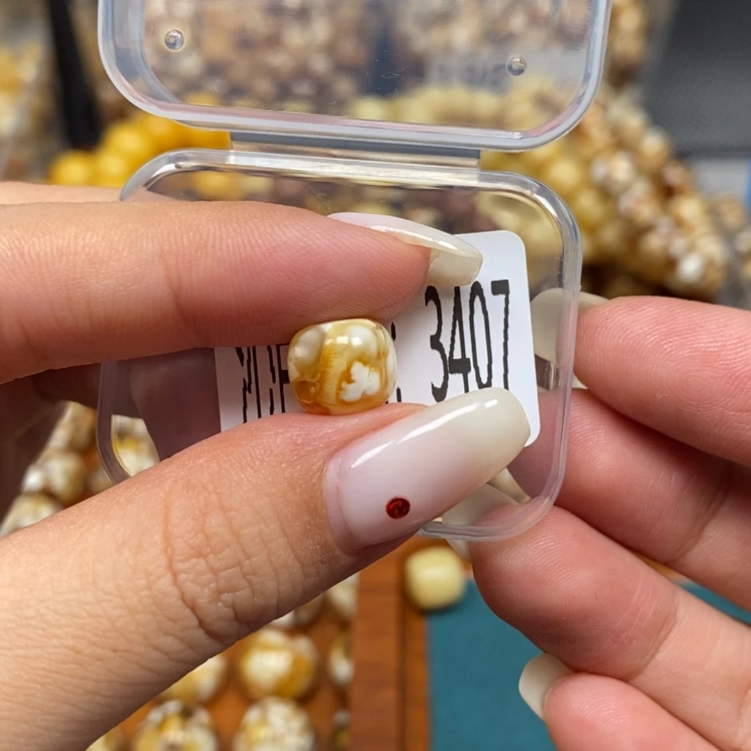 蜜蜡未镶嵌珠宝奇石3407