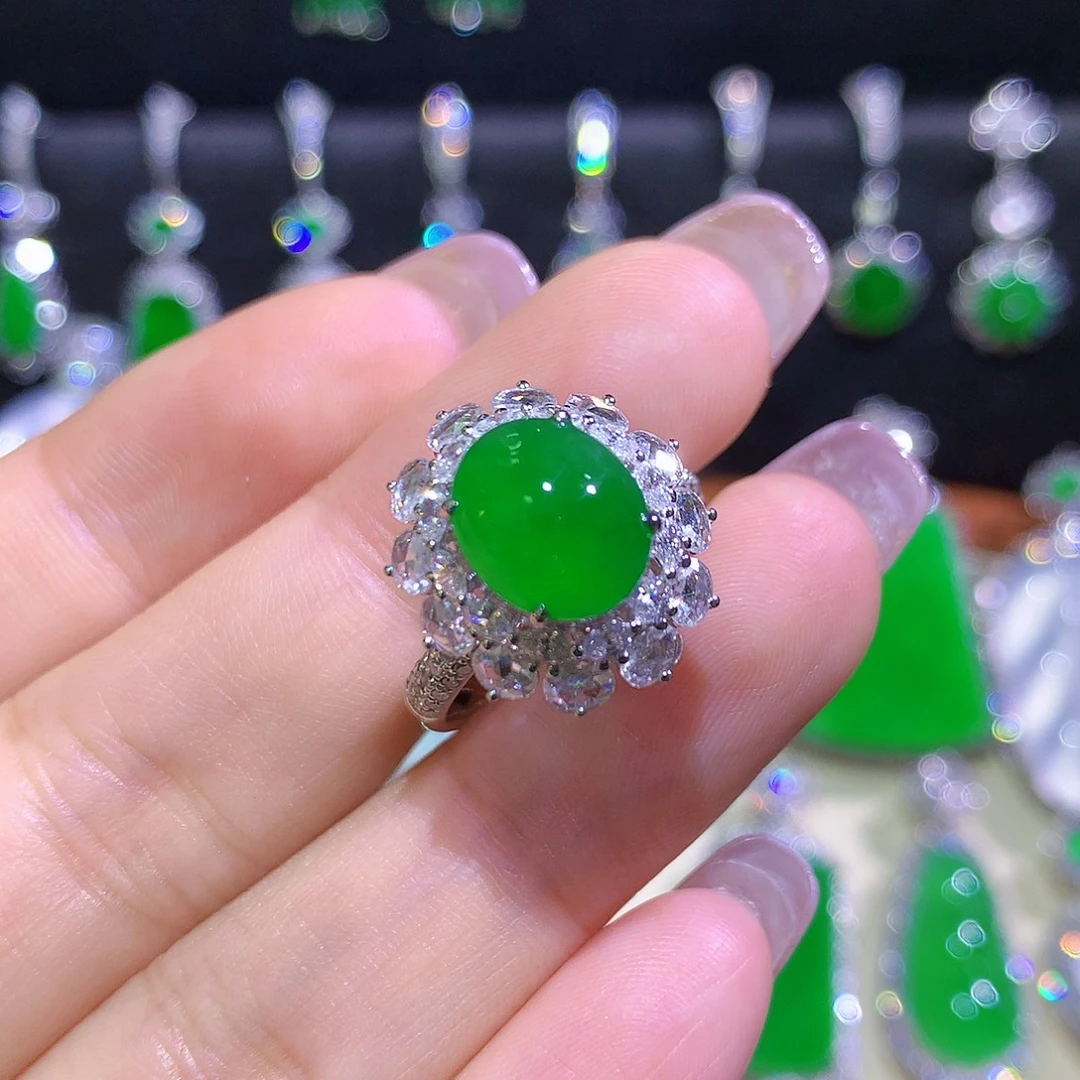 翡翠18K金镶嵌戒指高冰满绿