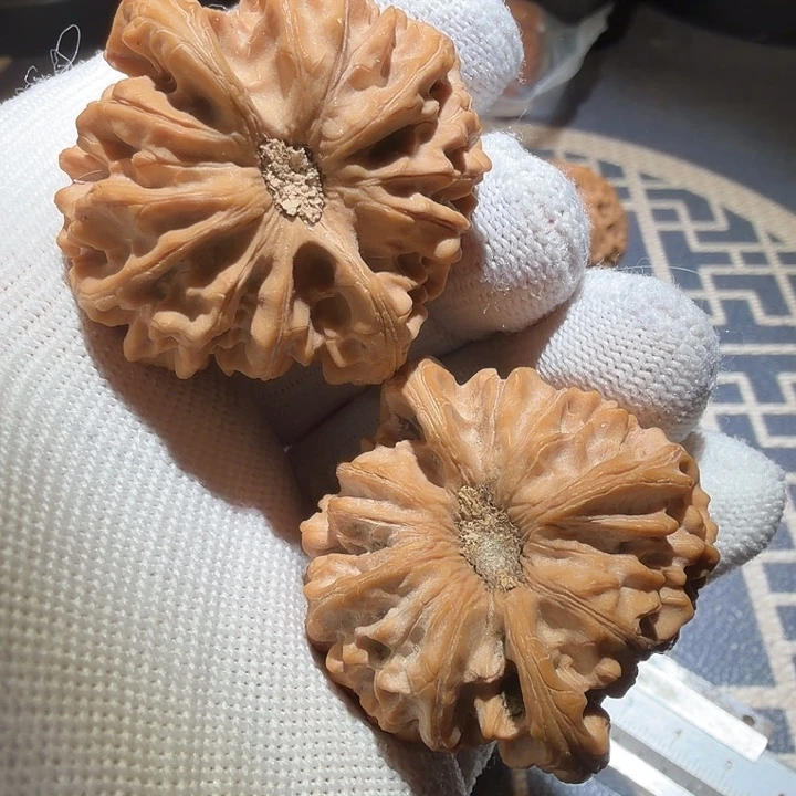 文玩核桃吊坠龙门涧