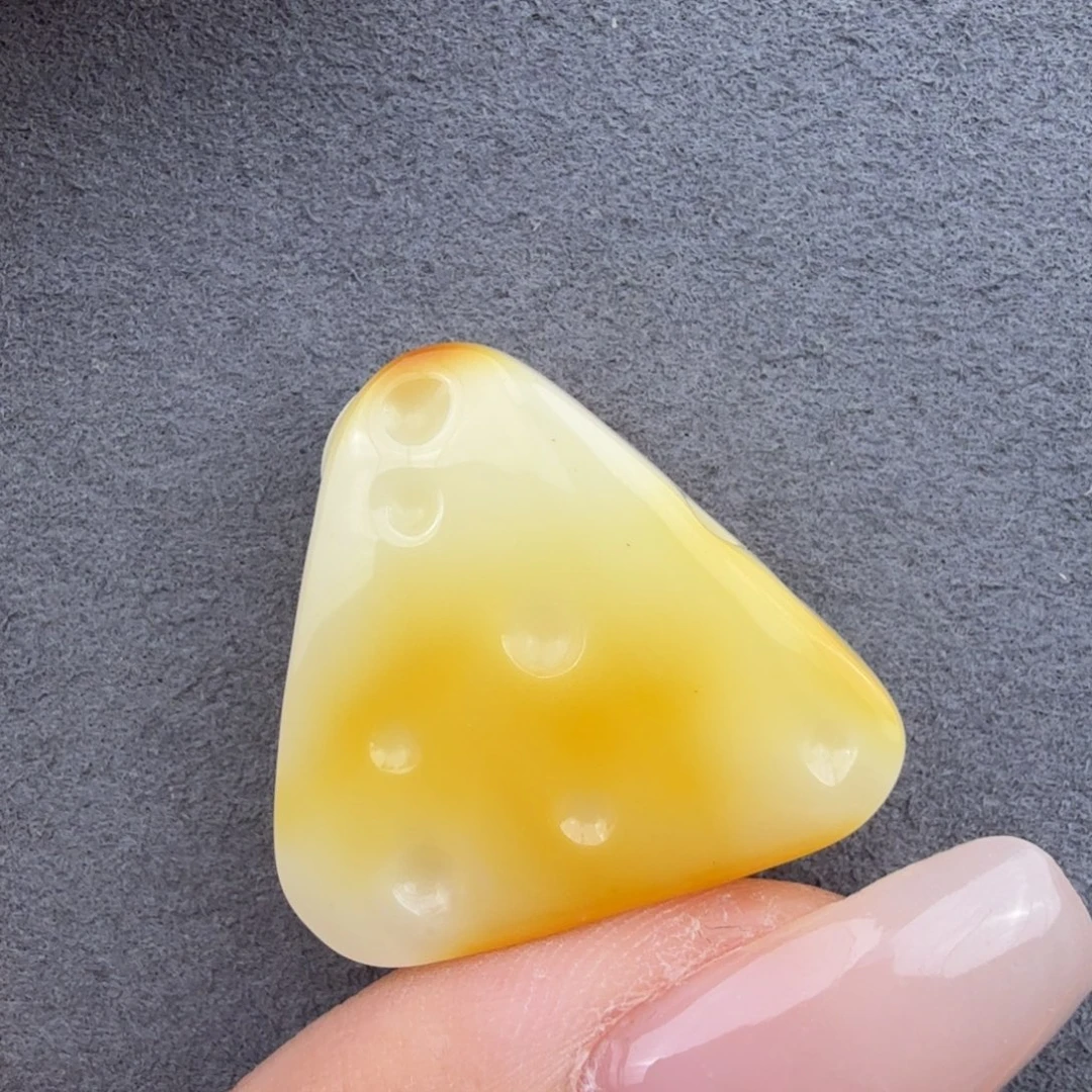 未镶嵌琥珀裸石4.4克微瑕