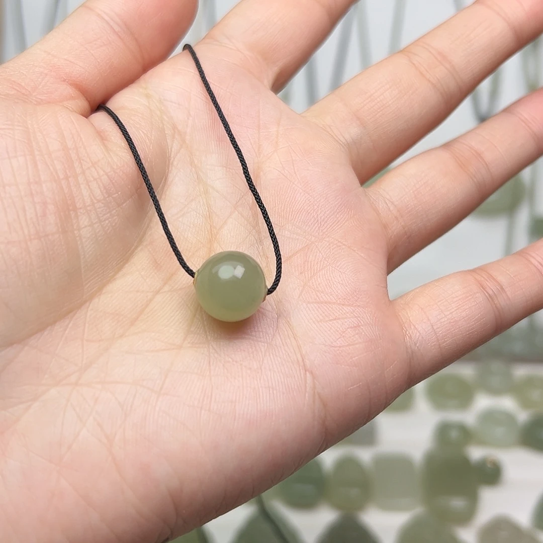 和田玉18K金镶嵌颈饰