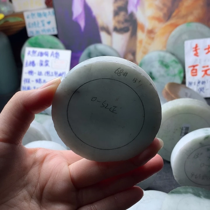 定制翡翠未镶嵌手镯