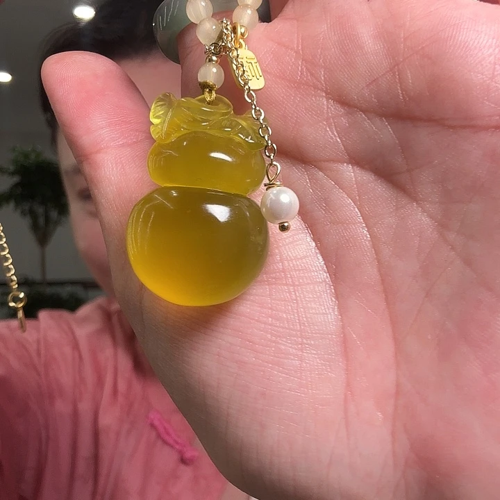 蛇纹石玉足银镶嵌颈饰