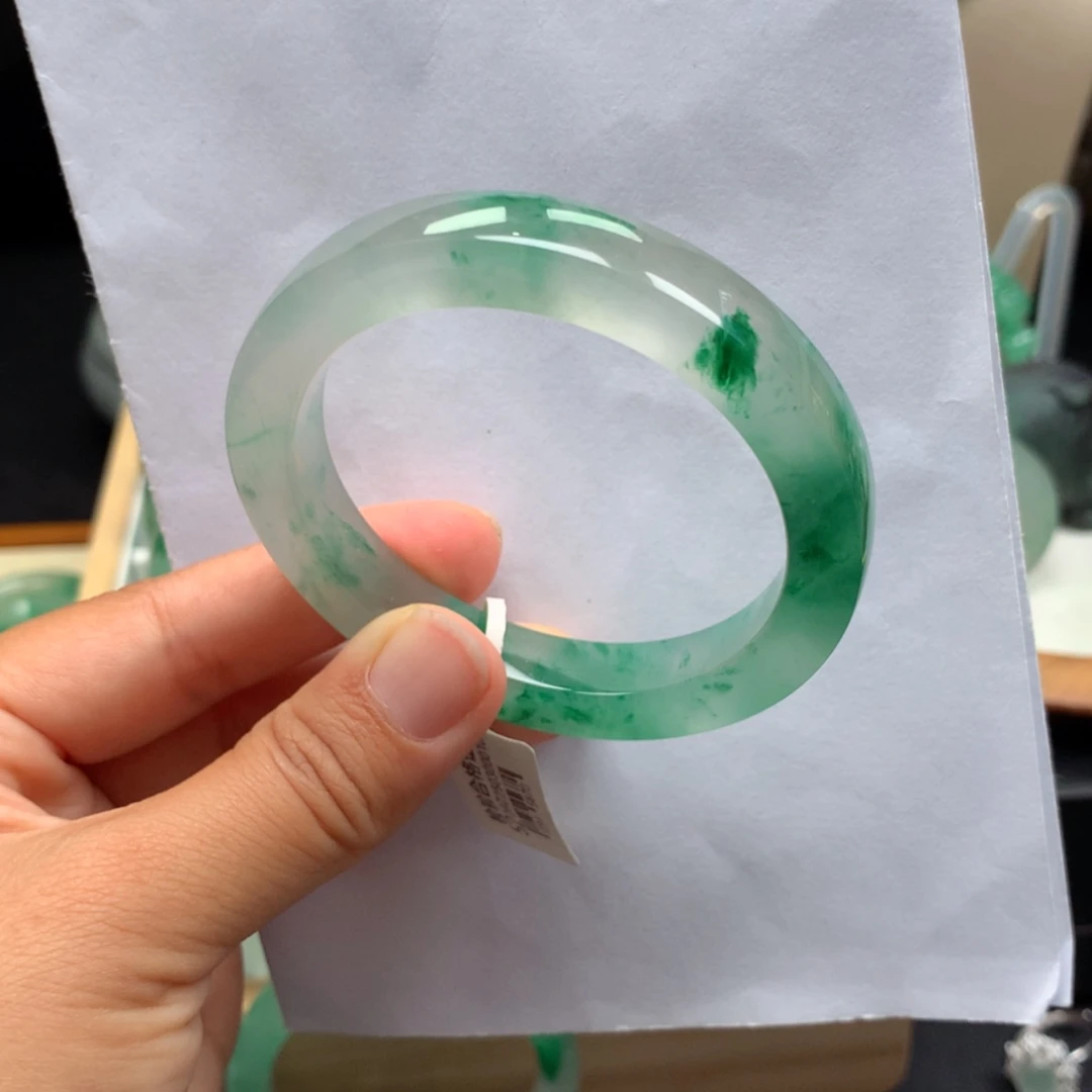 【闪购商品】未镶嵌手镯石英质玉