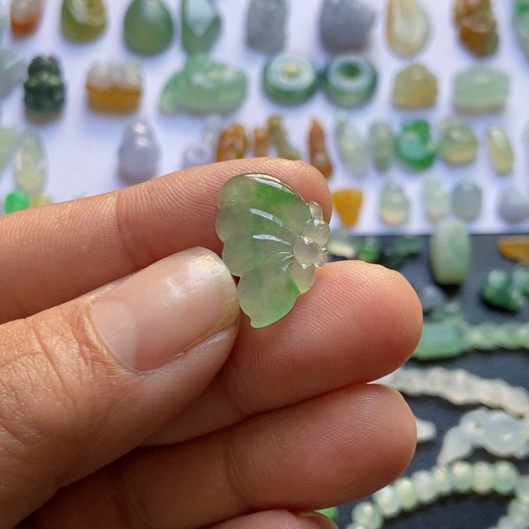 未镶嵌定制翡翠冰绿蝴蝶