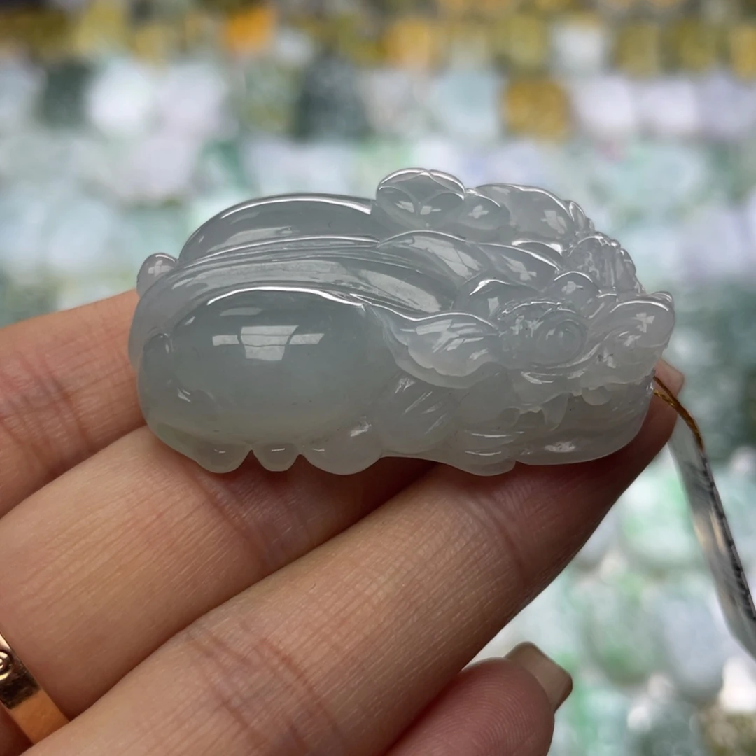 翡翠未镶嵌颈饰貔貅