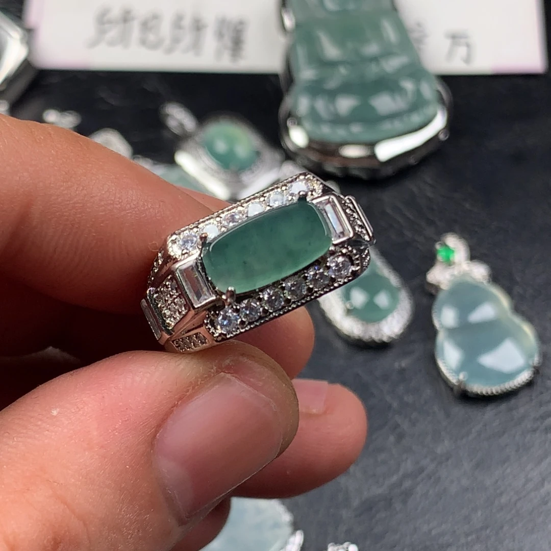 颈饰未镶嵌翡翠马鞍戒指