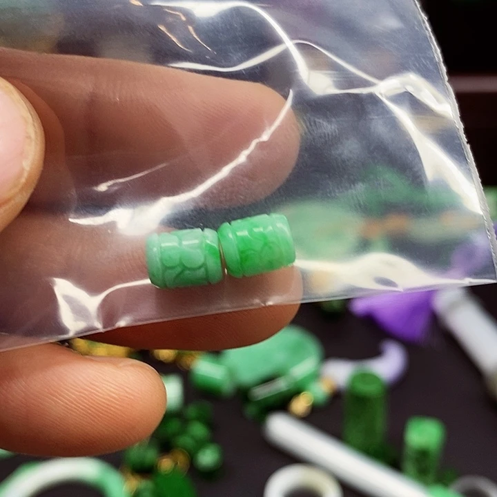 翡翠颈饰未镶嵌吊坠