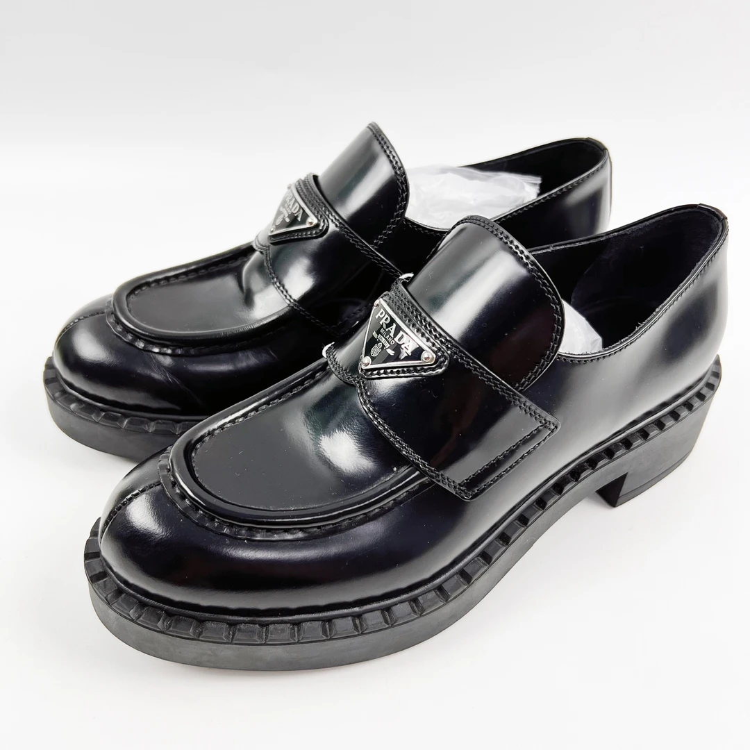 95新 Prada/普拉达 普拉达/Prada/漆皮乐福鞋/99新/38码/lz01612