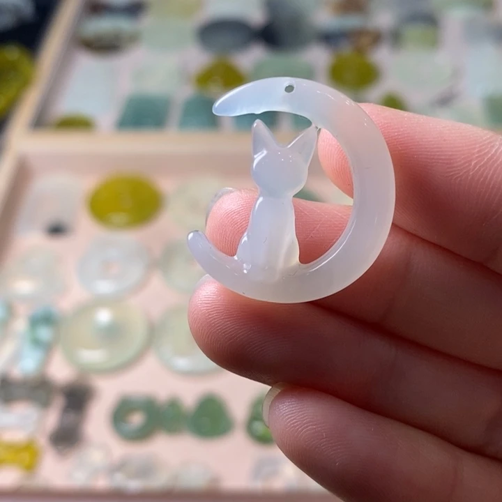 蛇纹石玉颈饰未镶嵌