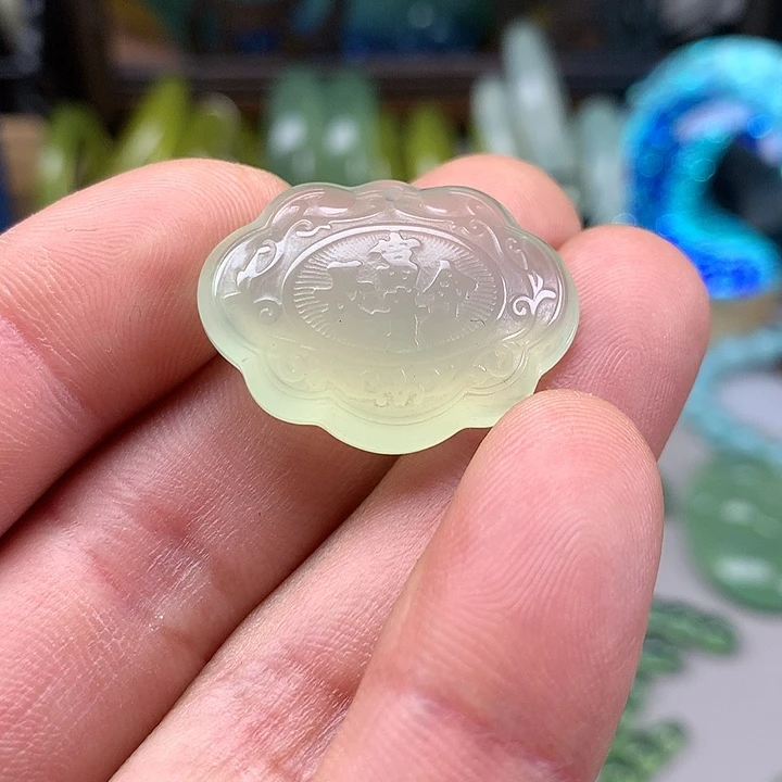 蛇纹石玉挂坠未镶嵌