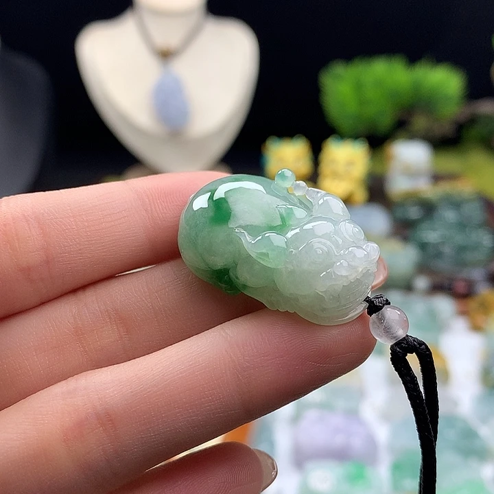 翡翠未镶嵌颈饰貔貅02