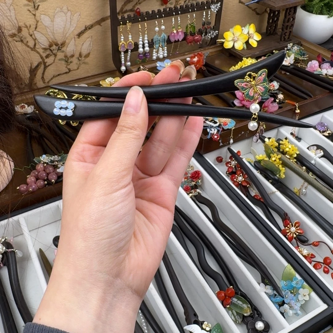 云***木质非金属15，18厘米小蝴蝶各一