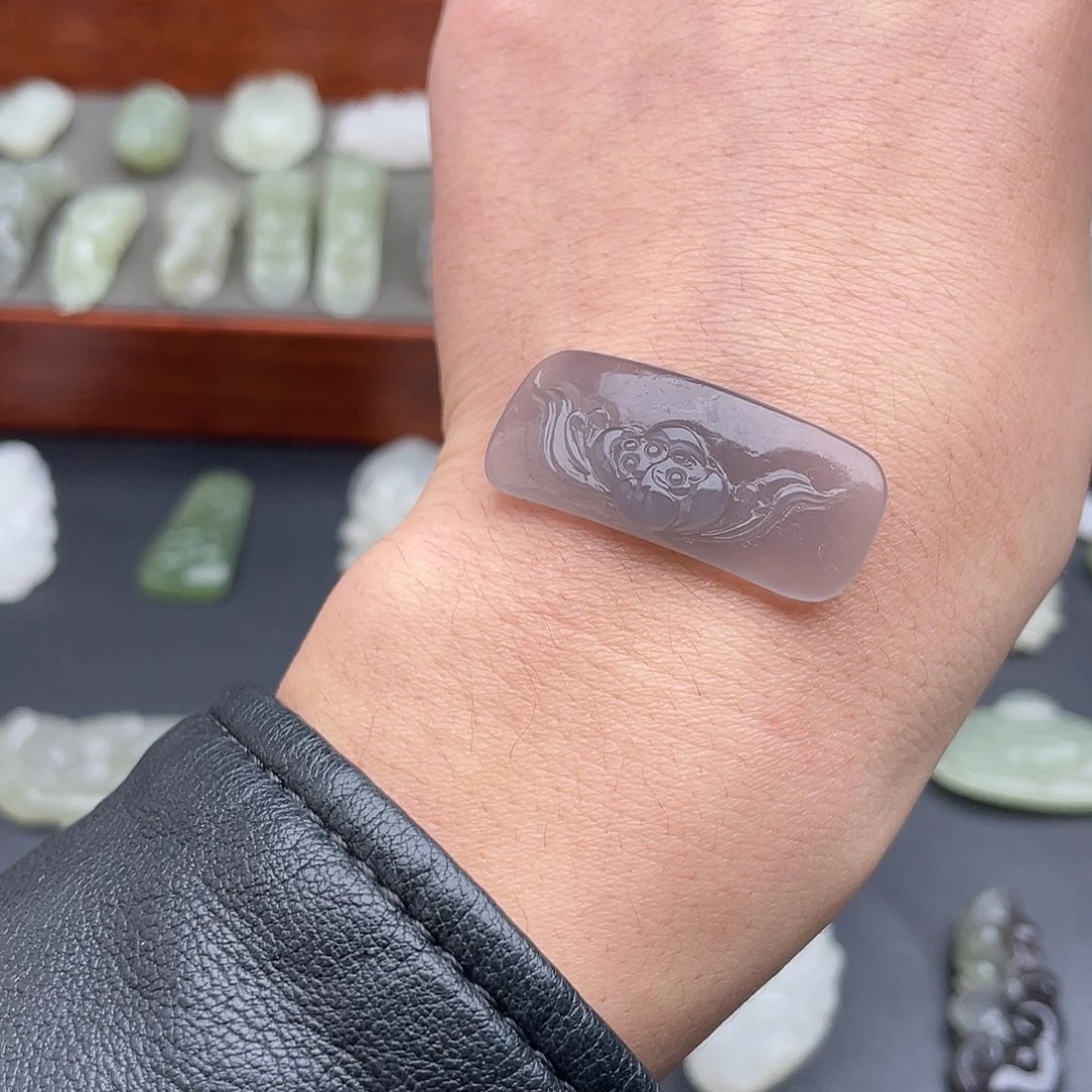 和田玉未镶嵌颈饰莲花手牌