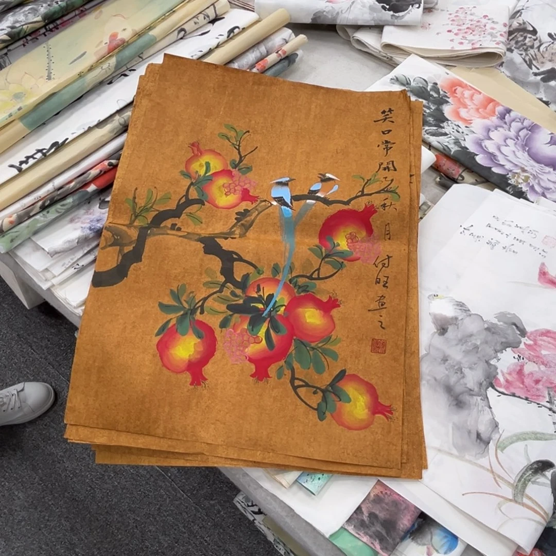 国画卖字画的小男孩