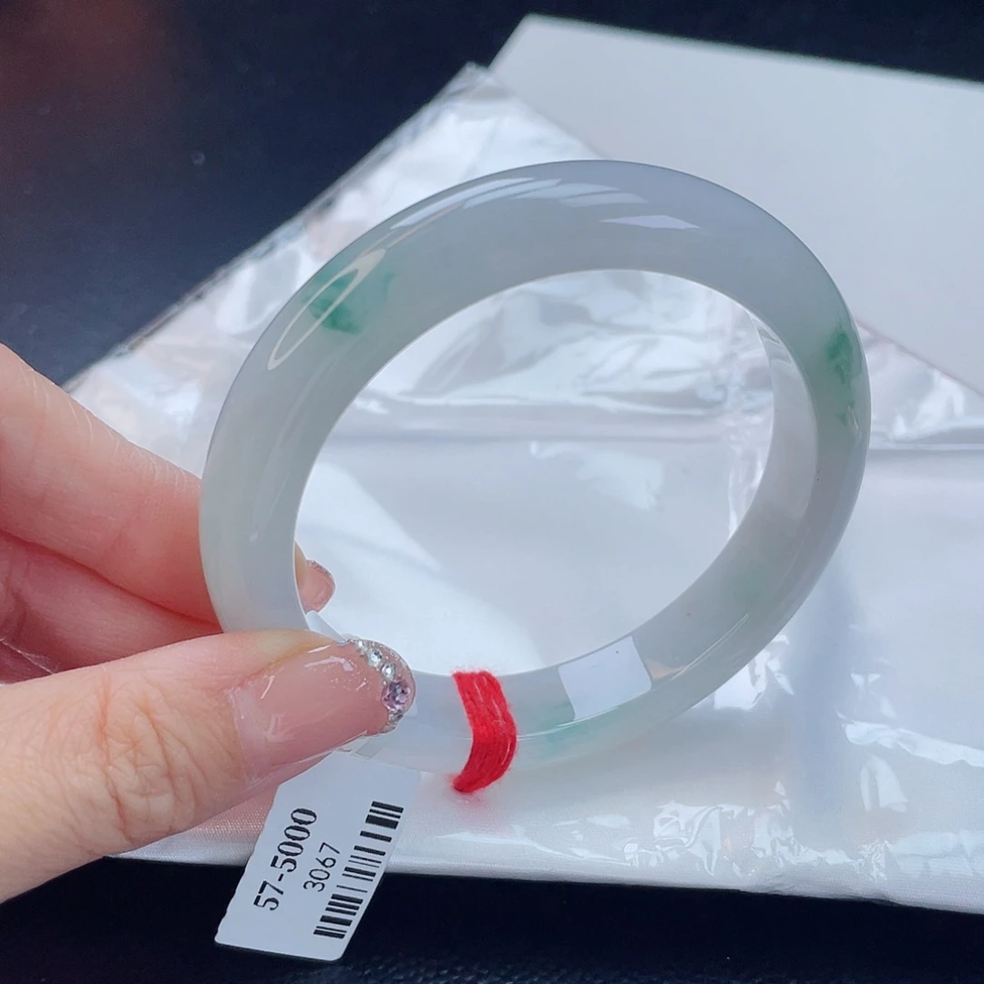 翡翠手镯未镶嵌翡翠