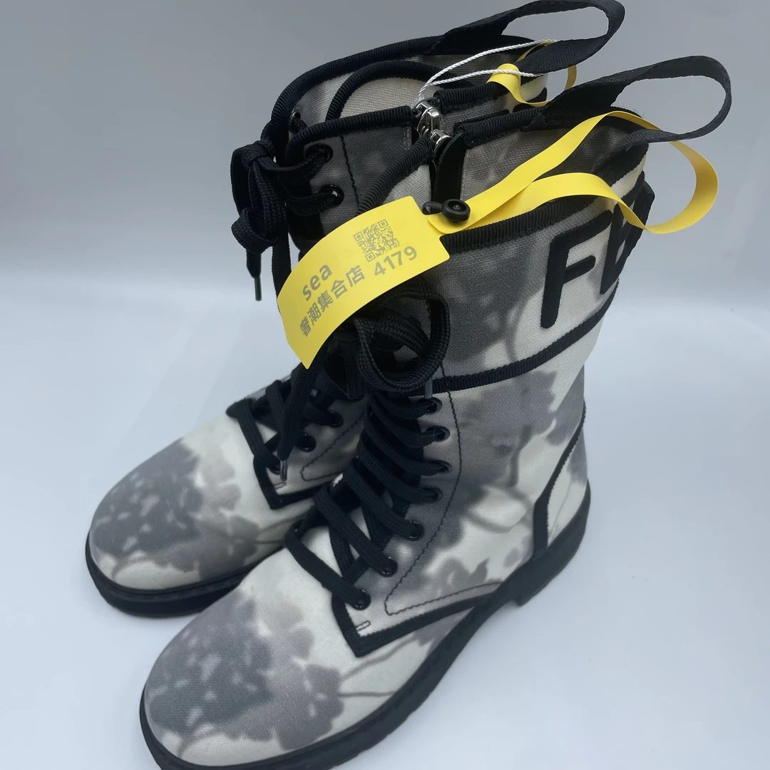 95新 FENDI/芬迪 机车风格短靴35.5/4179