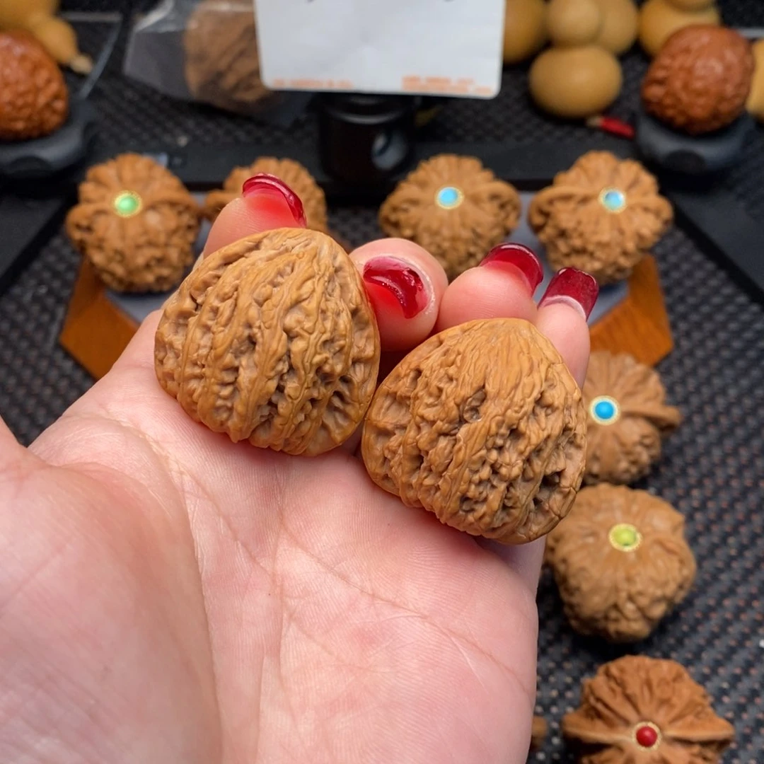 文玩核桃把件红宝石边肚35尺