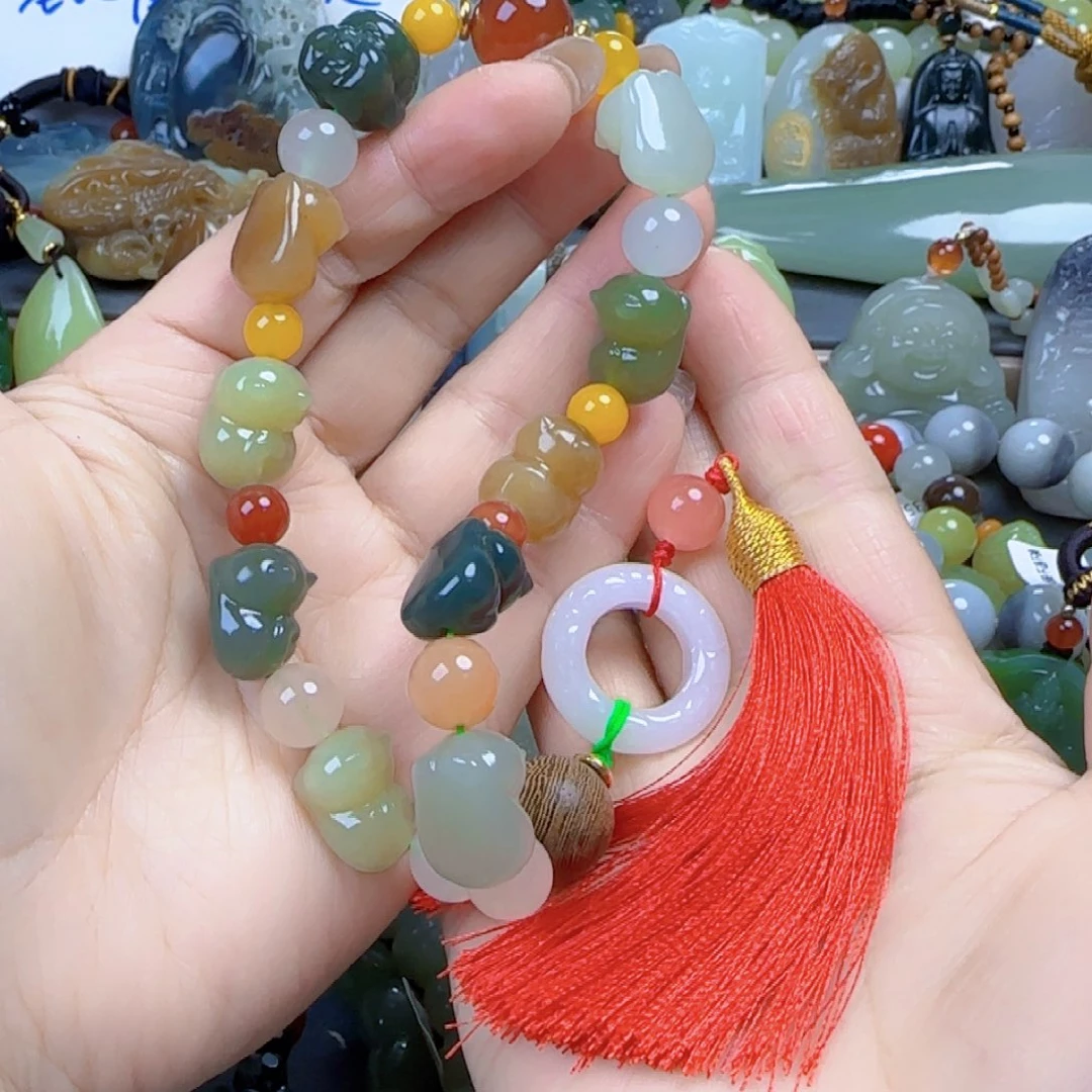 無***相和田玉未镶嵌颈饰