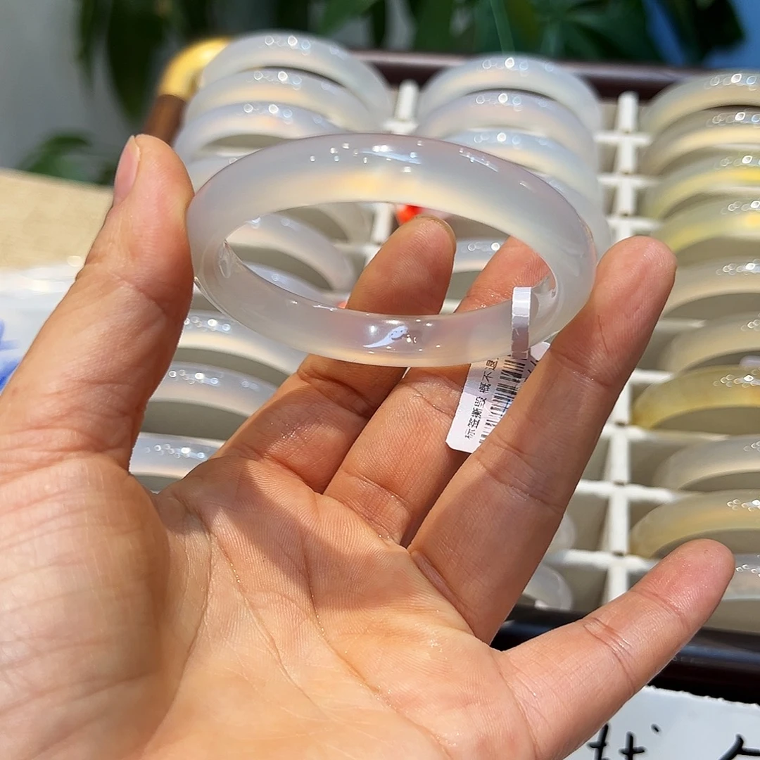 秀***君玛瑙/玉髓未镶嵌手镯