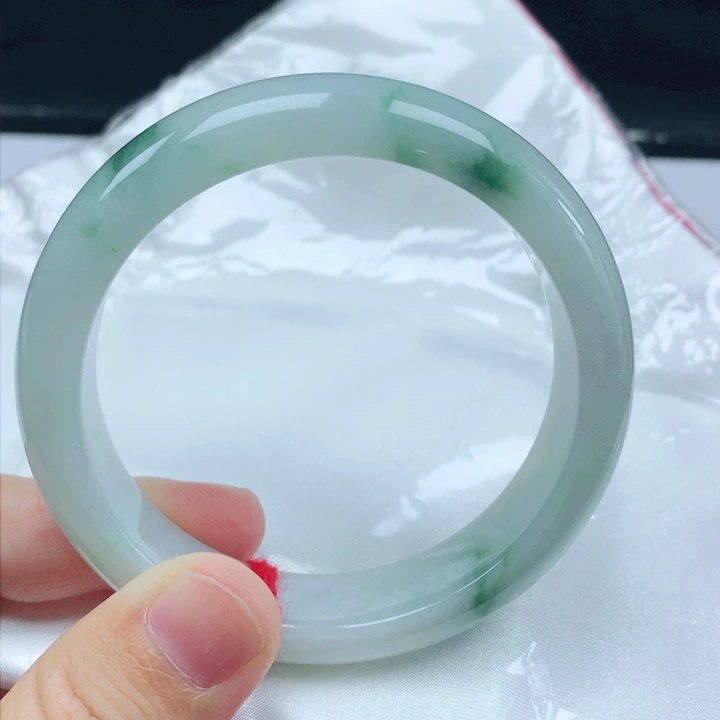翡翠手镯未镶嵌天然翡翠手镯