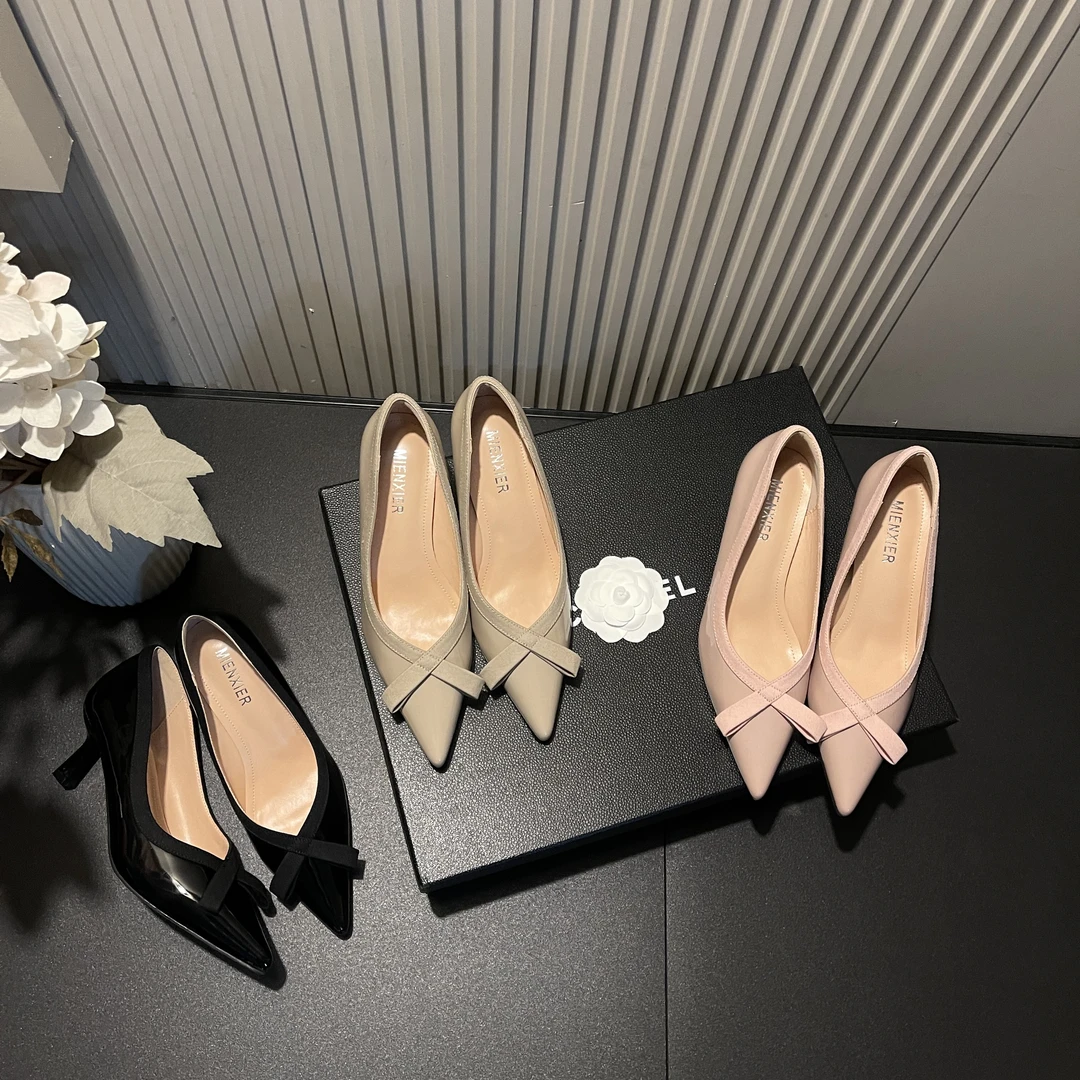 2025年春夏新款拼接网红尖头气质百搭一脚蹬爆款高跟全包女凉鞋