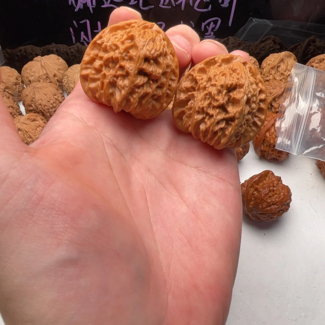 核桃把件39三角白，已经打底