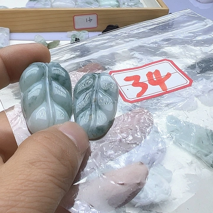 翡翠颈饰未镶嵌小**?